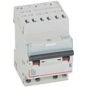 DX3 4P D32 6000a/10ka auto