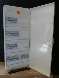 Tableau électrique pré-câblé HAGER 4 rangs